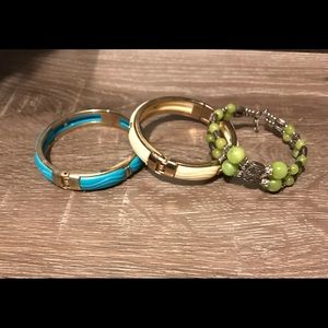 8/$25 💐🌸🌺 Costume jewelry.